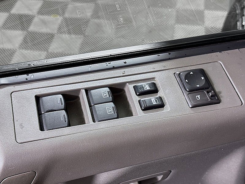 Used 2005 Nissan Armada SE w/ (T01) Tow Pkg image 16