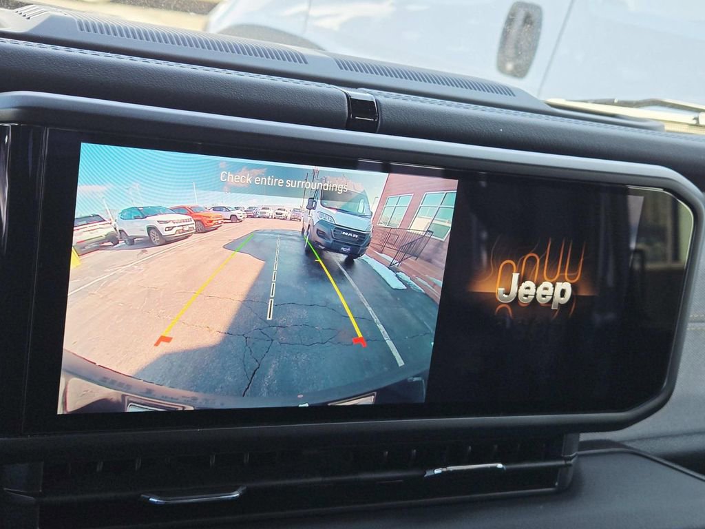 Used 2025 Jeep Wrangler Unlimited Sahara image 27