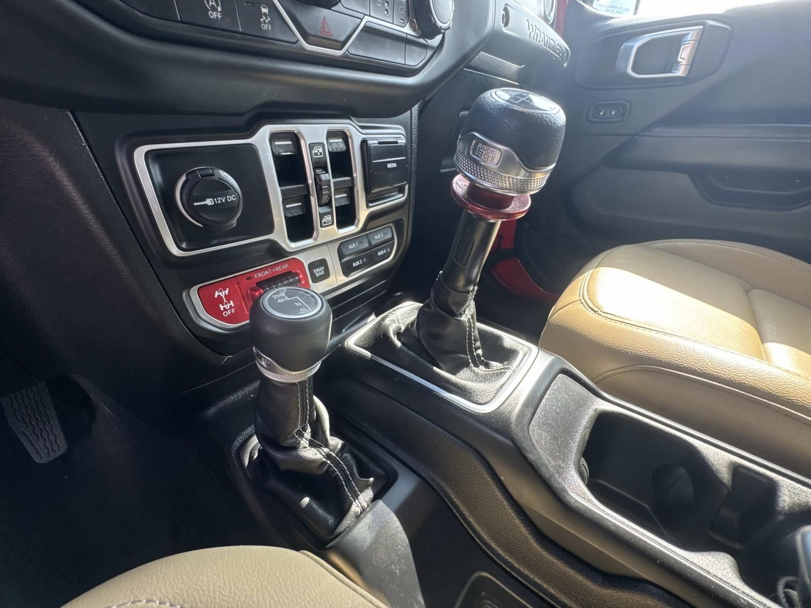 Used 2018 Jeep Wrangler Unlimited Rubicon w/ Uconnect 4C Nav & Sound Group AWD/4WD image 24