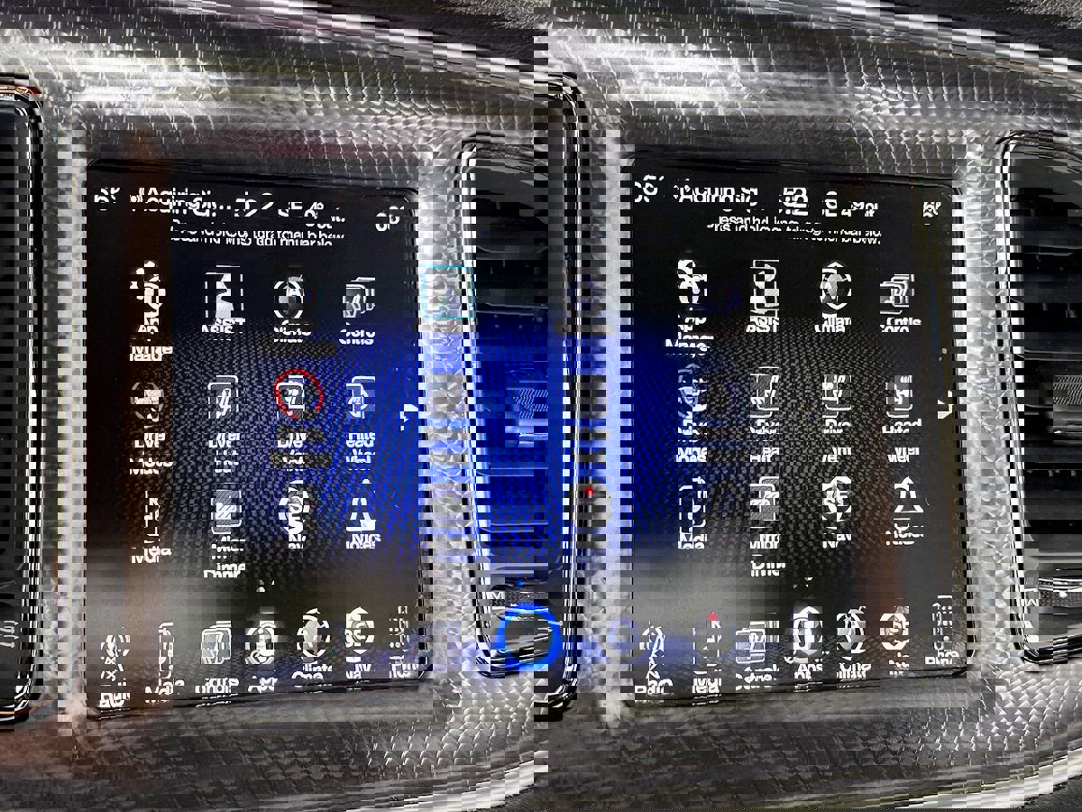 Used 2015 Dodge Challenger SRT Hellcat image 30