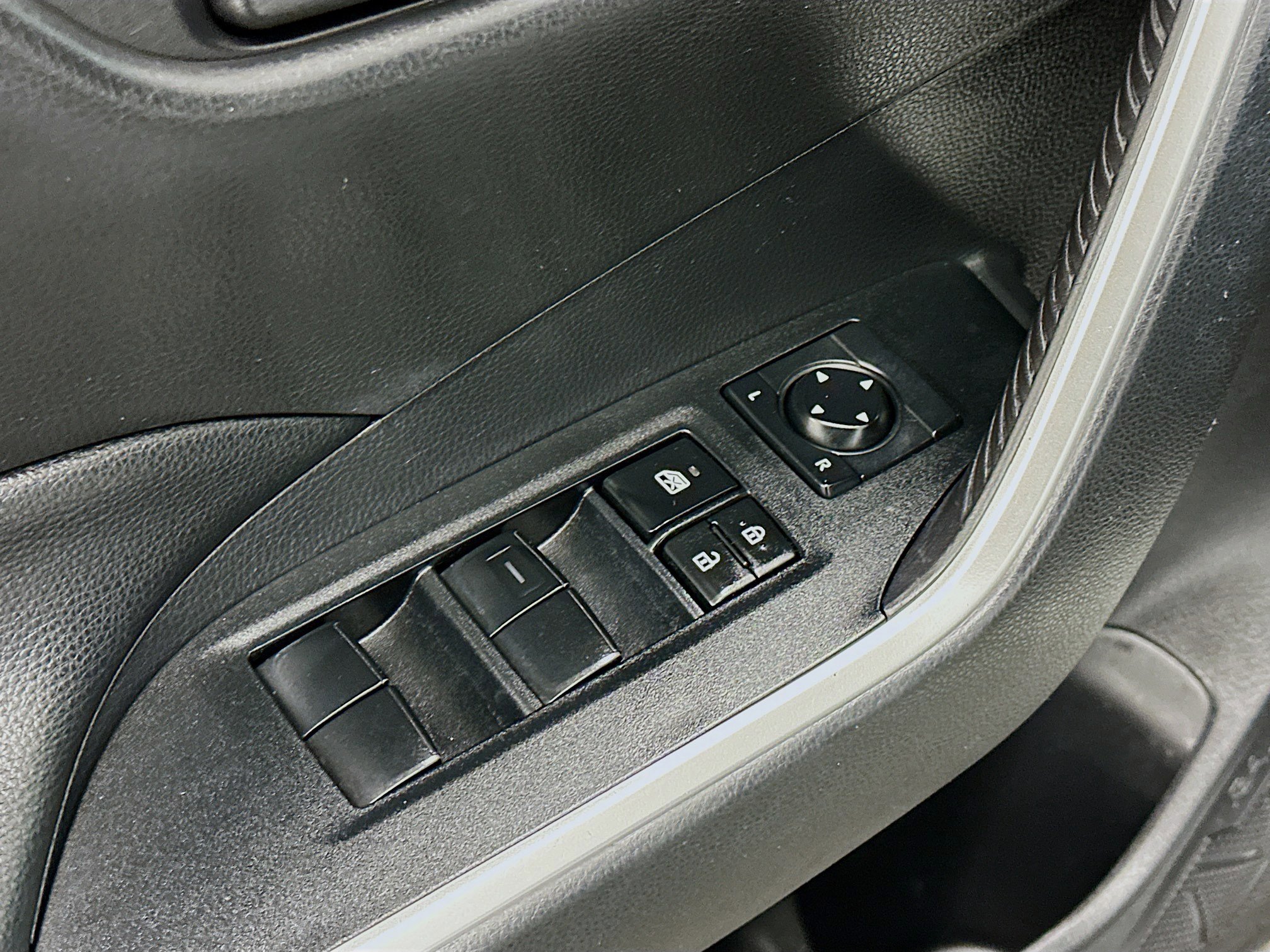 Used 2019 Toyota RAV4 LE image 15