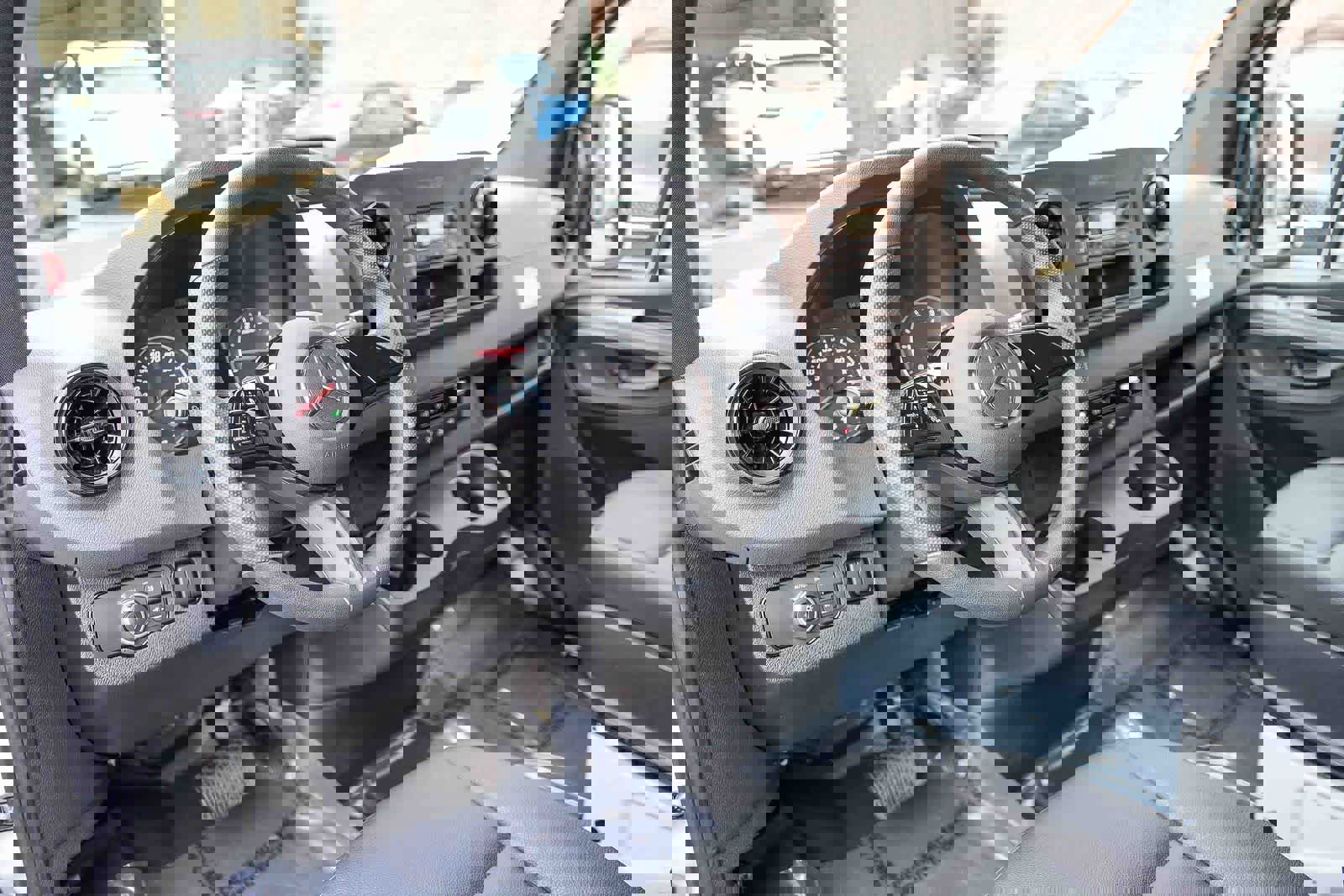 Used 2025 Mercedes-Benz Sprinter 2500 image 14