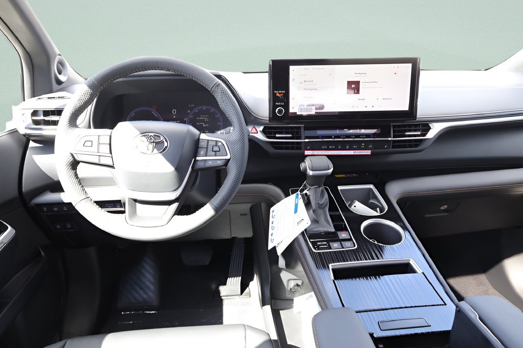New 2026 Toyota Sienna XLE Woodland Edition AWD/4WD image 9