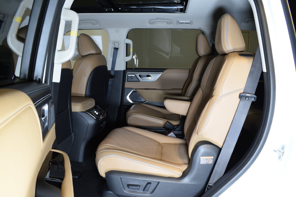 New 2027 INFINITI QX80 Luxe w/ Cargo Package AWD/4WD image 29