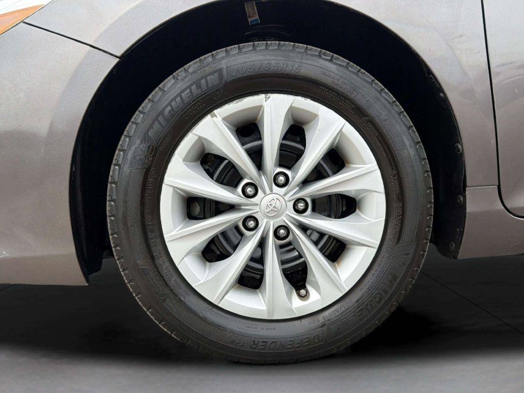 Used 2016 Toyota Camry LE FWD image 25