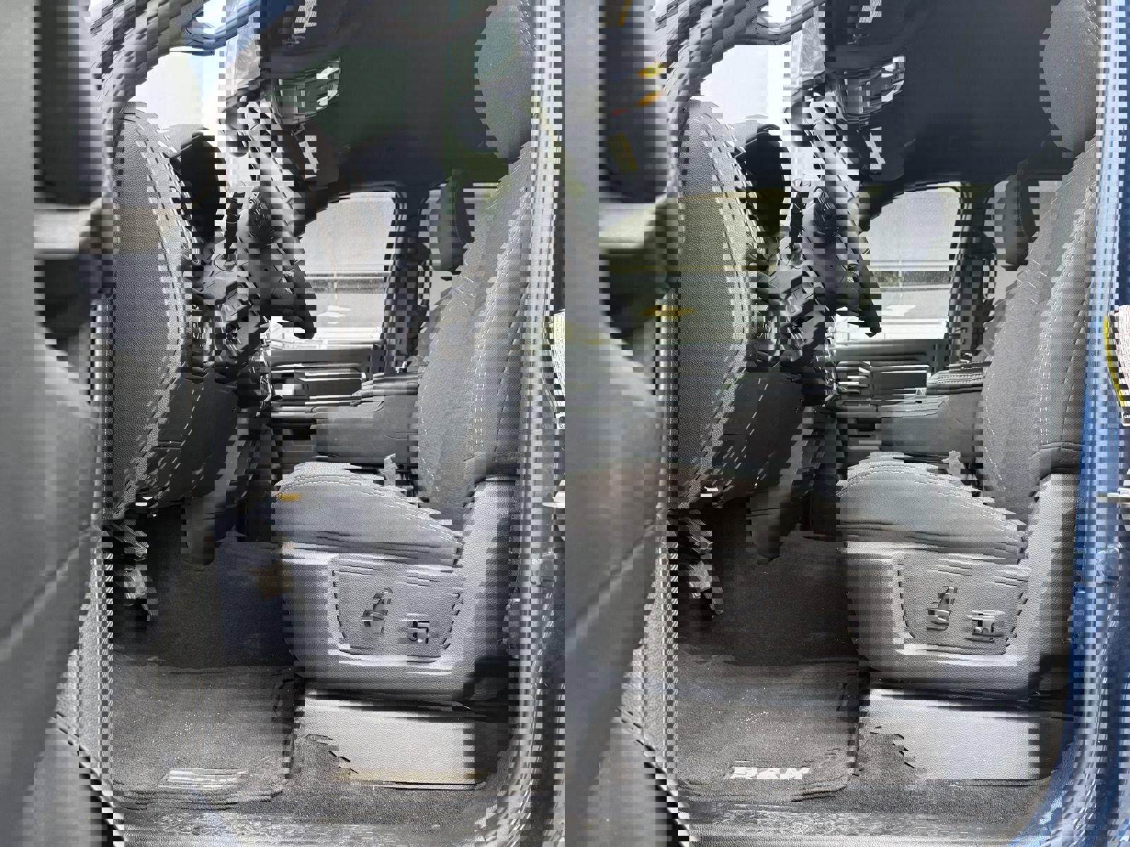 Used 2024 RAM 2500 Big Horn w/ Sport Appearance Package image 11