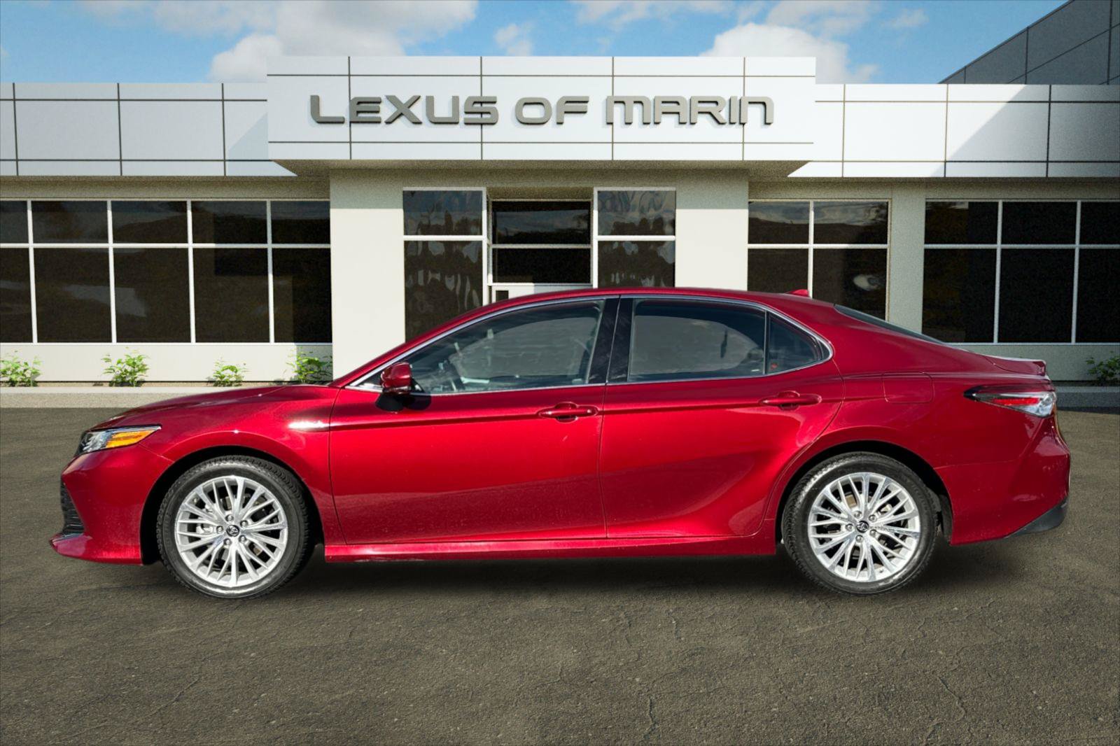 Used 2019 Toyota Camry XLE FWD image 2