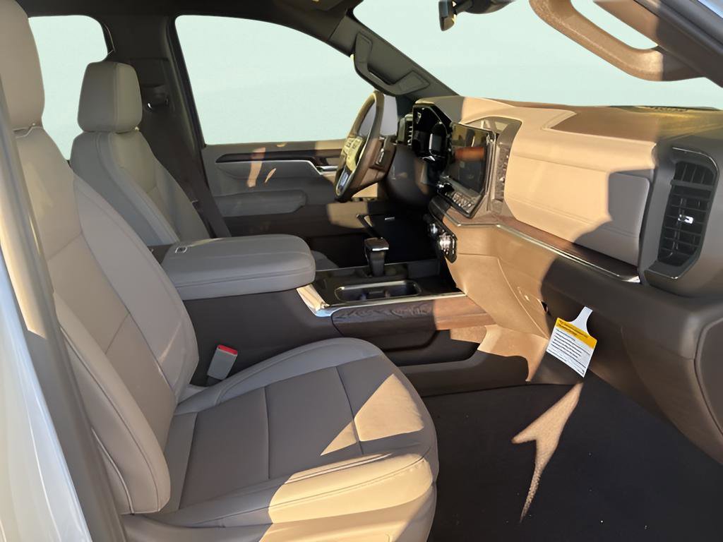 New 2026 GMC Sierra 1500 SLT image 4