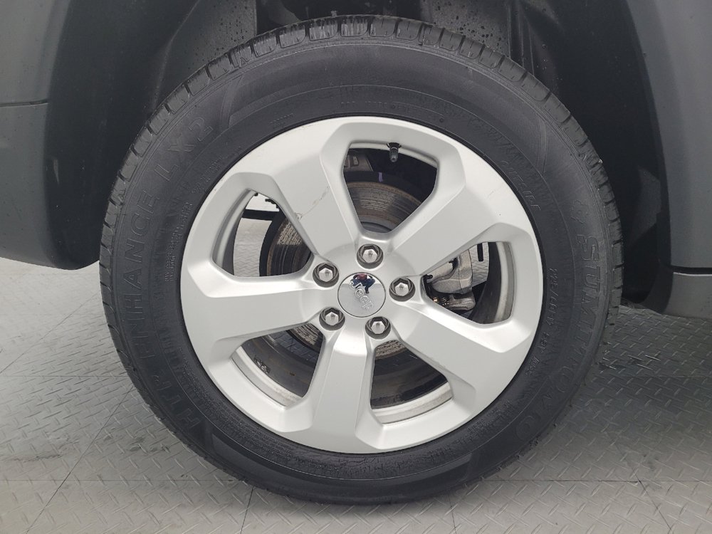 Used 2018 Jeep Compass Latitude w/ Safe & Security Group AWD/4WD image 31