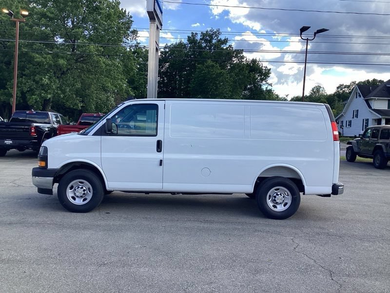 New 2026 Chevrolet Express 3500 w/ Driver Convenience Package RWD image 4