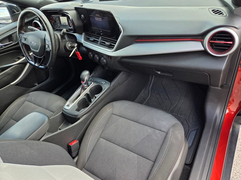 Used 2024 Chevrolet Trax RS FWD image 17