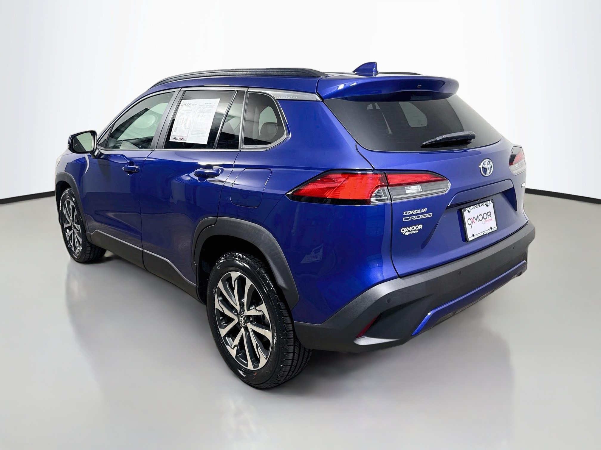 Used 2022 Toyota Corolla Cross XLE w/ Convenience Package FWD image 5