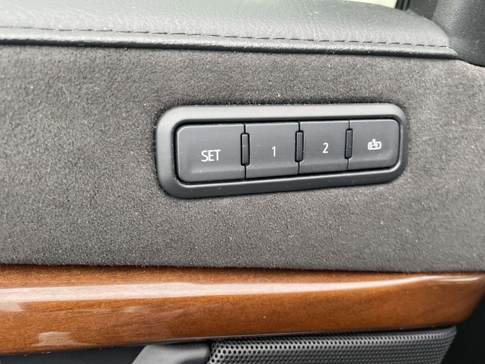 Used 2019 Cadillac Escalade Luxury AWD/4WD image 9
