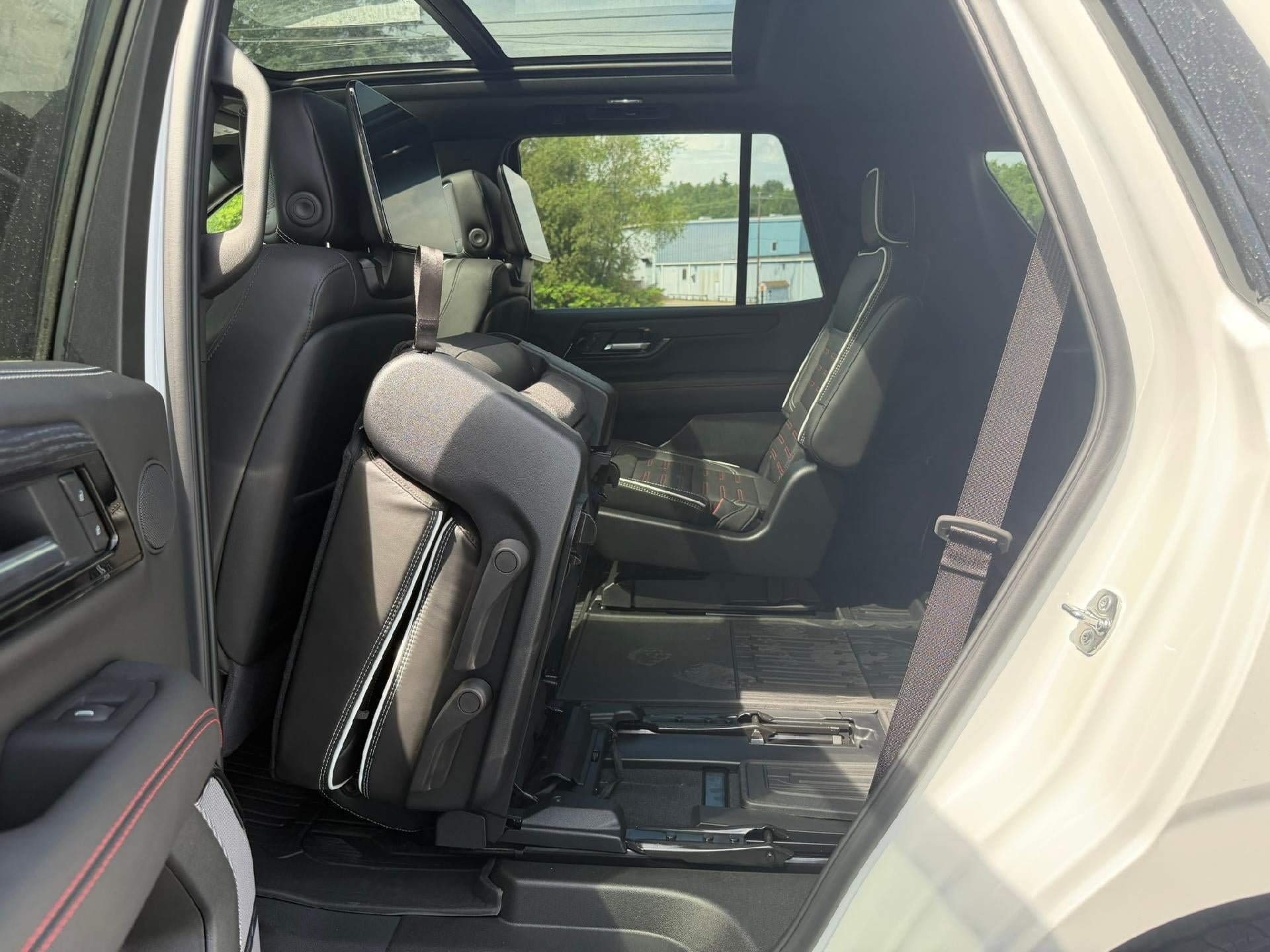 New 2026 GMC Yukon AT4 Ultimate w/ LPO, Floor Liner Package AWD/4WD image 54