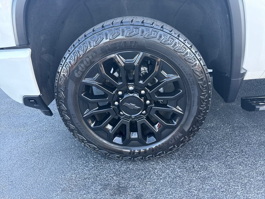 Used 2024 Chevrolet Silverado 2500 High Country w/ LPO, Dark Essentials Package AWD/4WD image 34