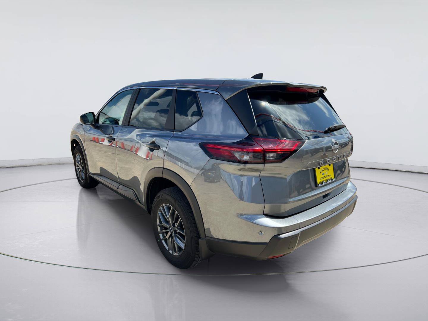 Used 2025 Nissan Rogue S FWD image 5