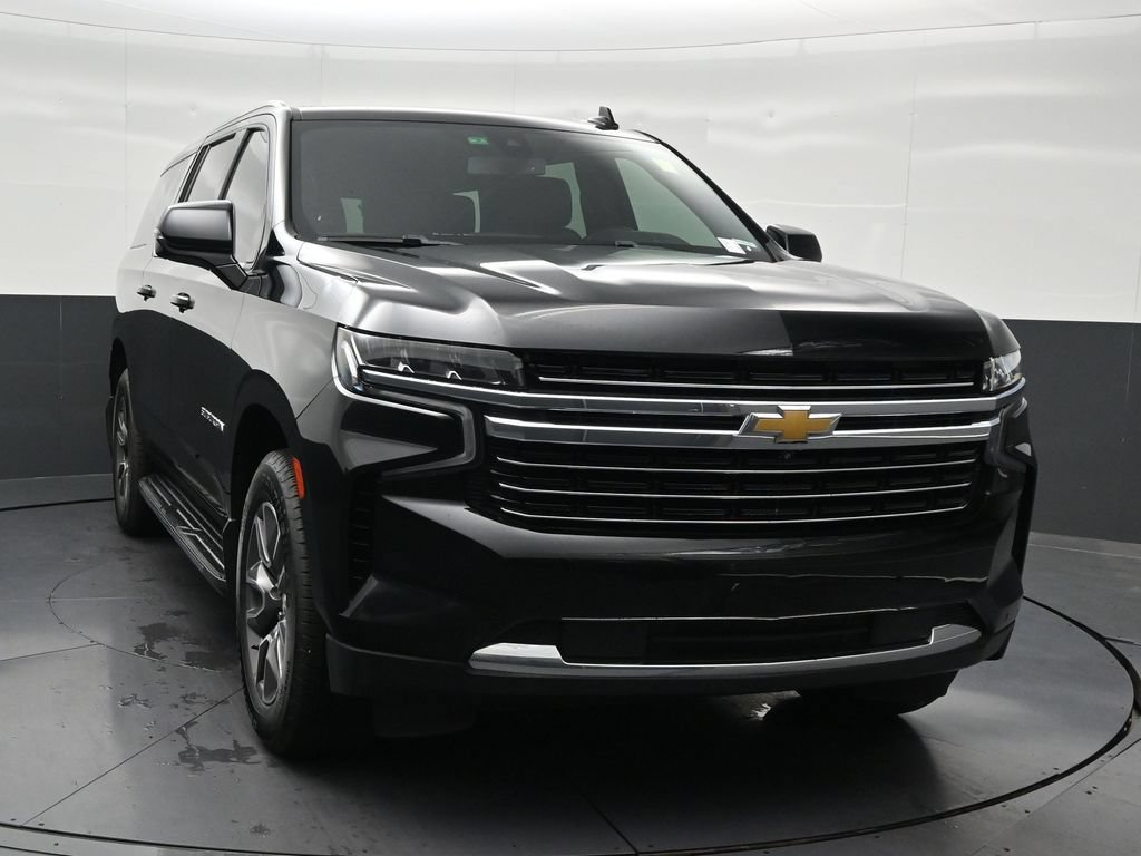 Used 2022 Chevrolet Suburban LT w/ Luxury Package RWD image 8