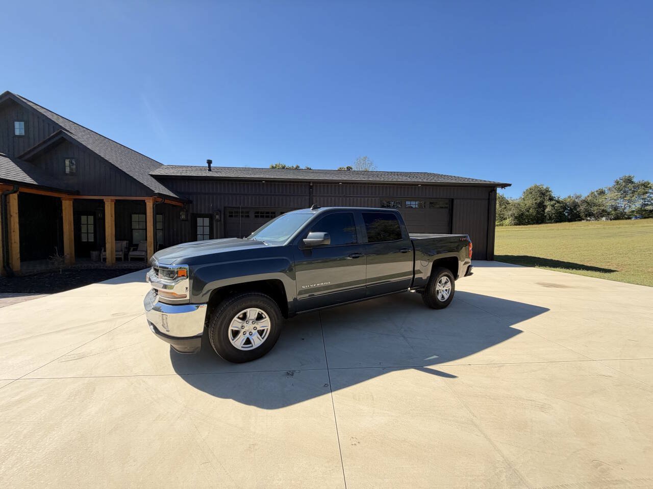 Used 2018 Chevrolet Silverado 1500 LT w/ LT Fleet Plus Package AWD/4WD image 2