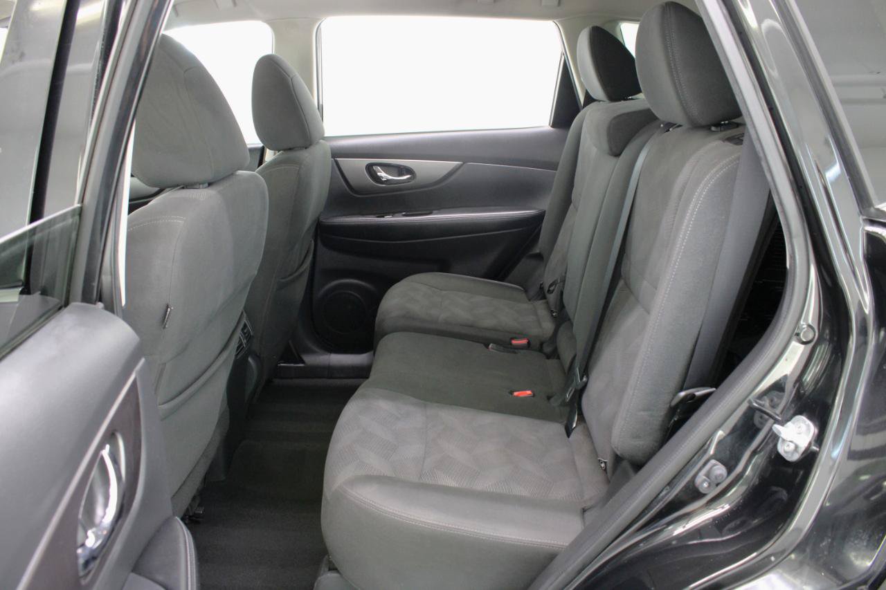 Used 2016 Nissan Rogue SV FWD image 36