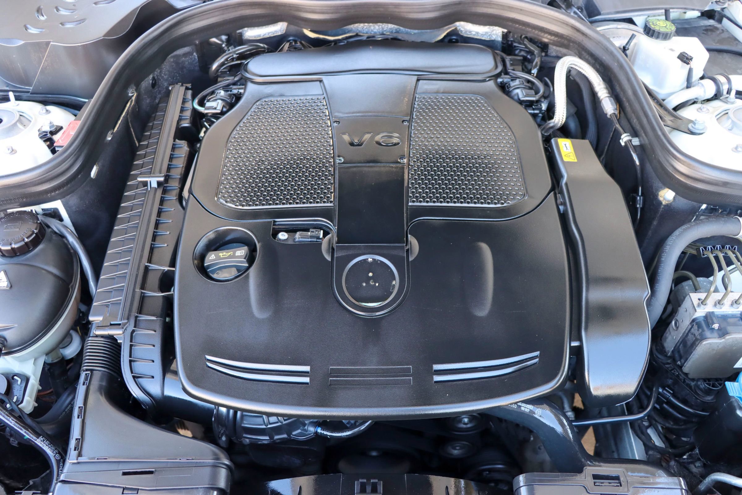 Used 2014 Mercedes-Benz E 350 Sedan image 40