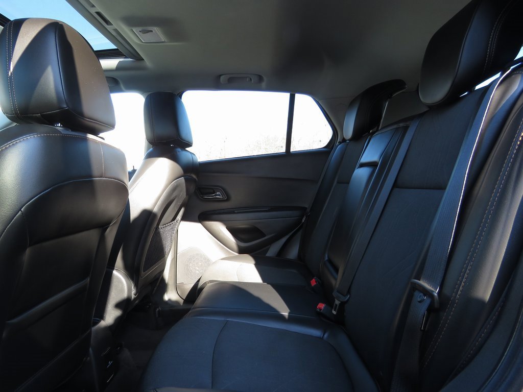 Used 2018 Chevrolet Trax LT w/ Sun & Sound Package image 19