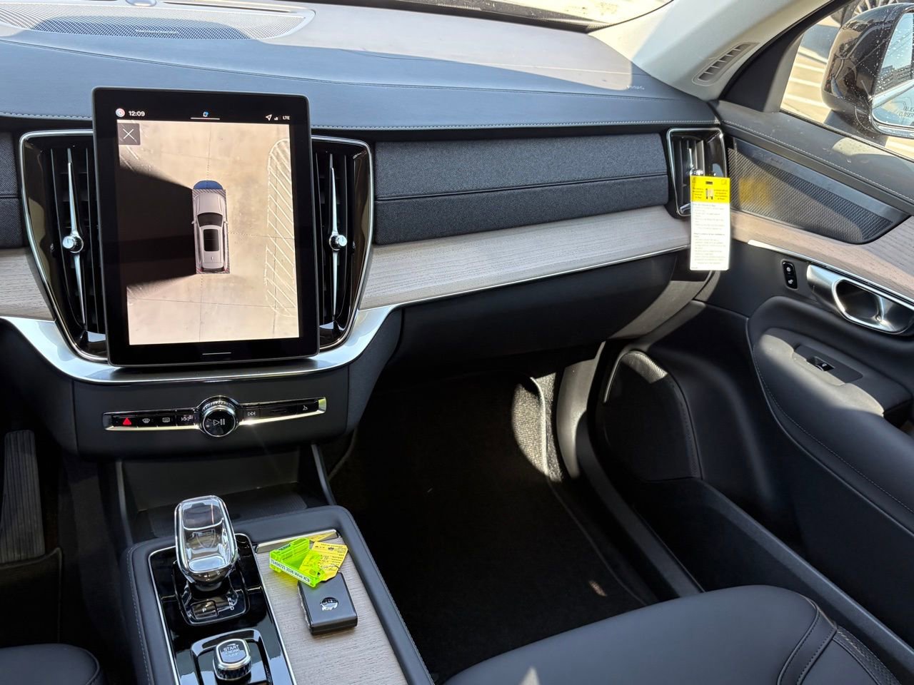 New 2026 Volvo XC90 B6 Plus w/ Protection Package Premier AWD/4WD image 11