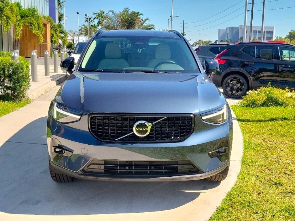 New 2026 Volvo XC40 B5 Plus w/ Protection Package Premier AWD/4WD image 2