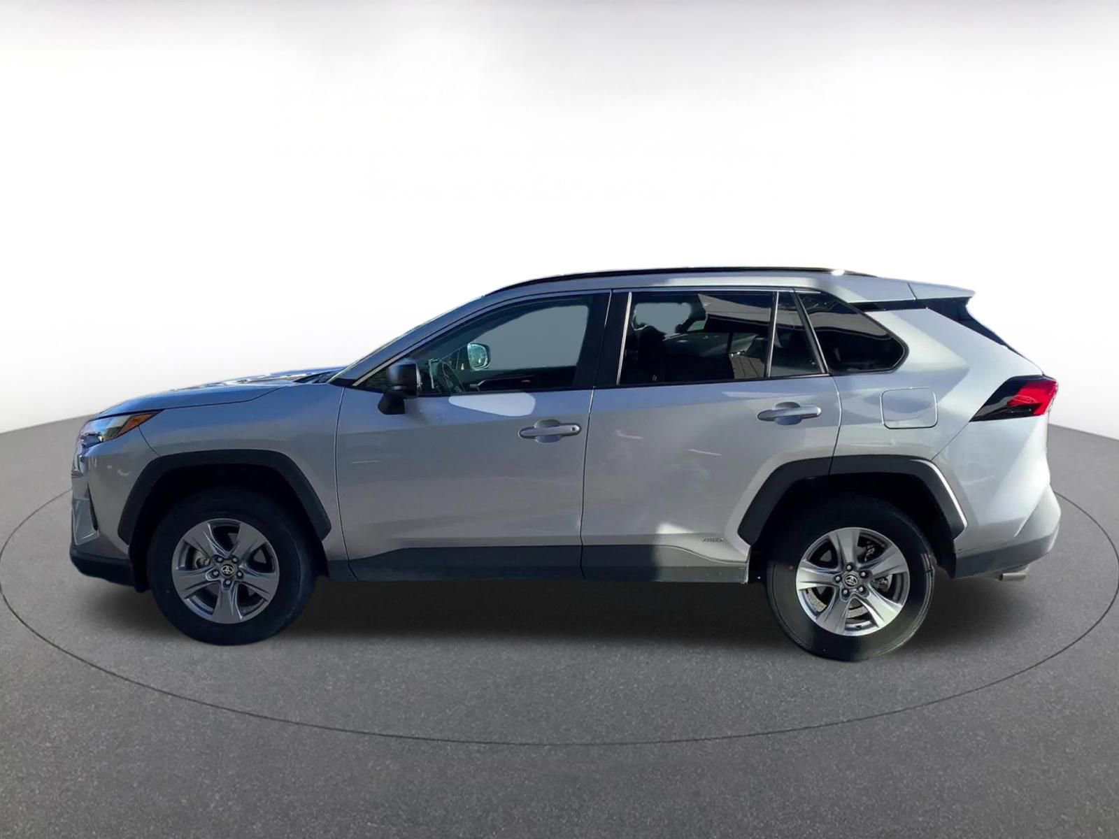 Used 2025 Toyota RAV4 LE image 9