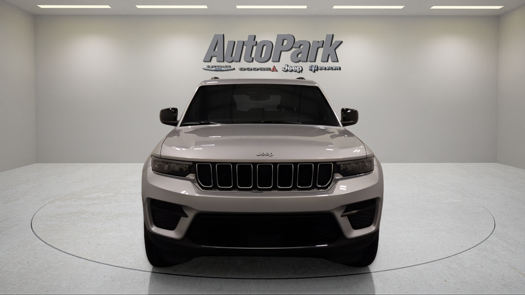 New 2026 Jeep Grand Cherokee Laredo w/ Trailer Tow Package AWD/4WD image 3