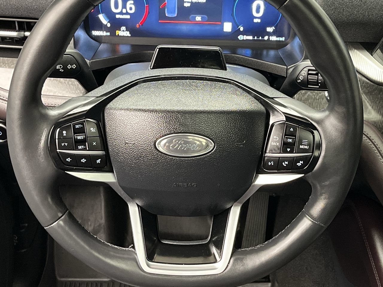 Certified 2025 Ford Explorer Platinum w/ Ultimate Package AWD/4WD image 17