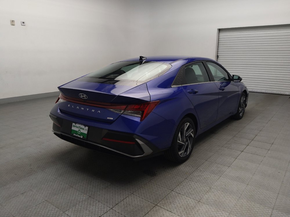 Used 2025 Hyundai Elantra Limited FWD image 9