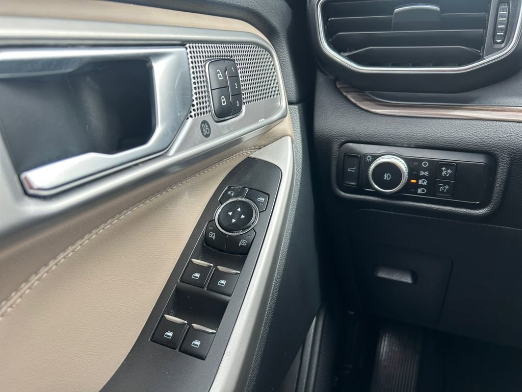 Used 2023 Ford Explorer Limited w/ Equipment Group 301A image 19