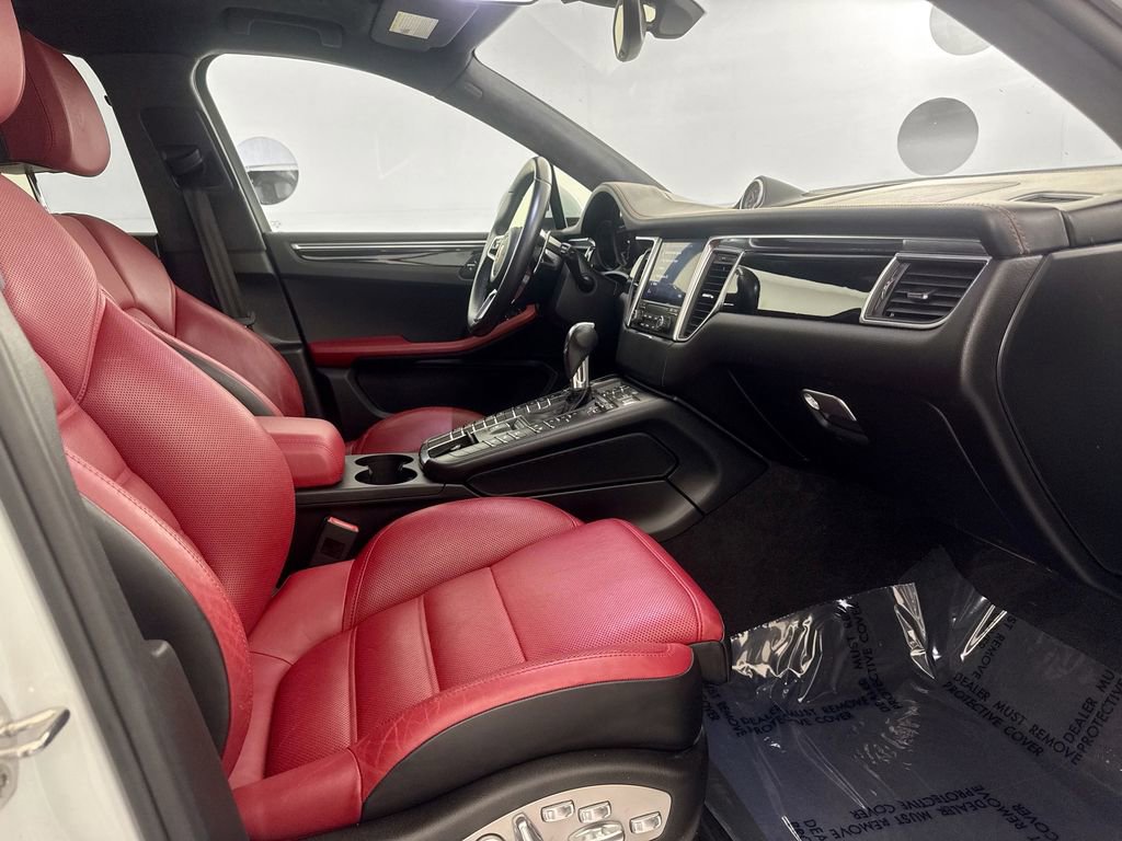 Used 2017 Porsche Macan Turbo AWD/4WD image 25