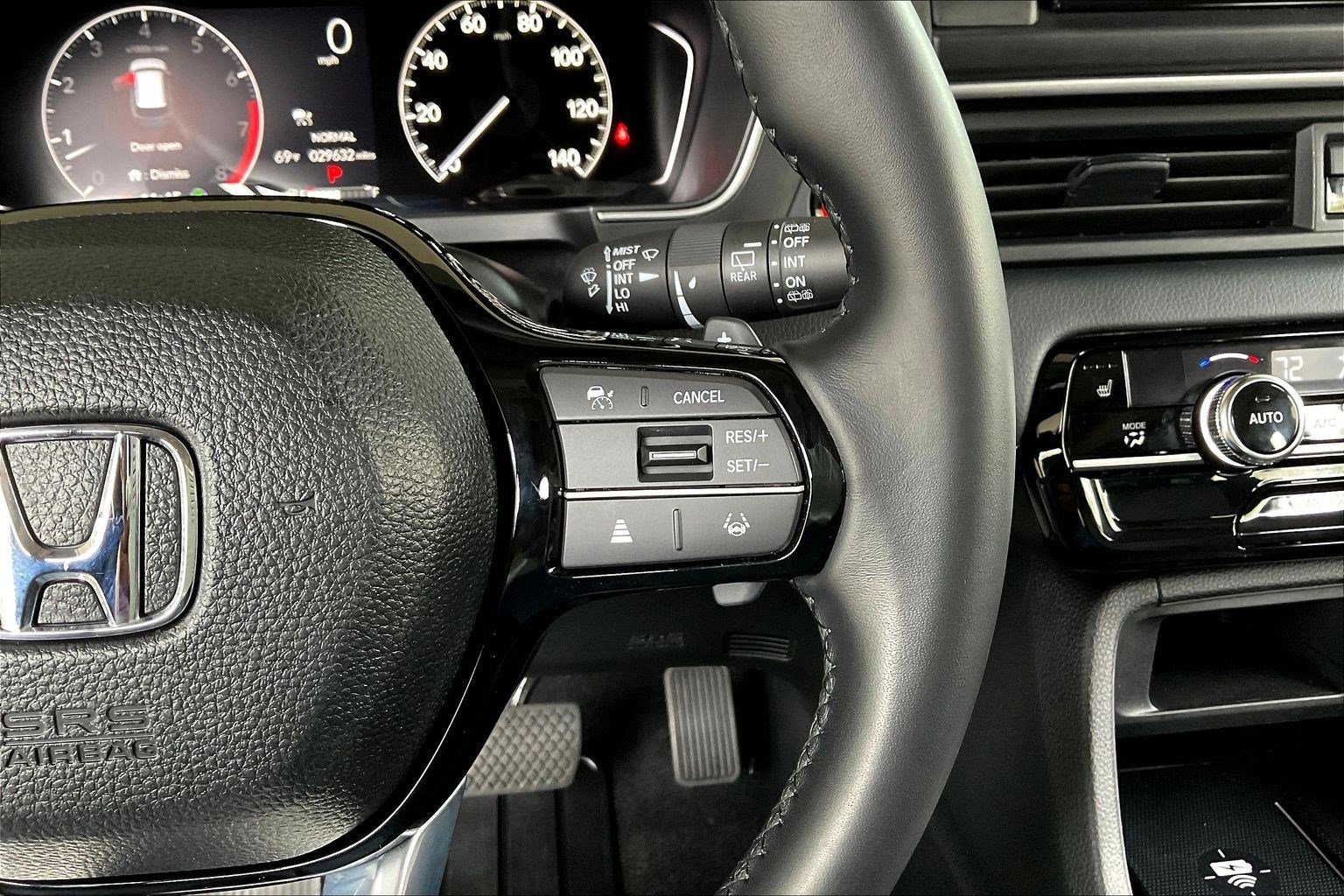 Used 2024 Honda Pilot Touring image 12