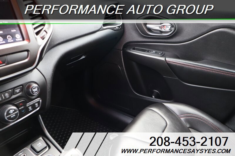 Used 2020 Jeep Cherokee Trailhawk w/ Cold Weather Group image 14