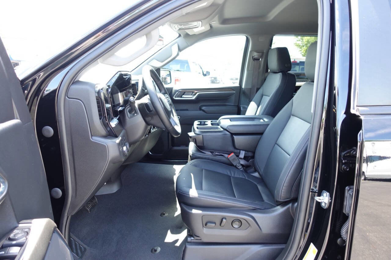 Used 2023 Chevrolet Silverado 1500 LT AWD/4WD image 18