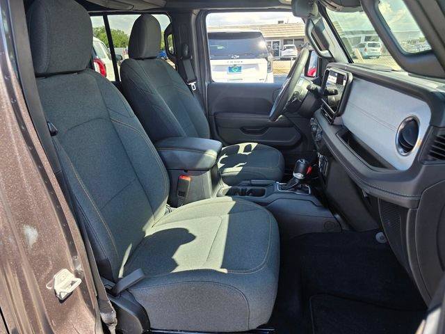 Used 2025 Jeep Wrangler Unlimited Sahara AWD/4WD image 18
