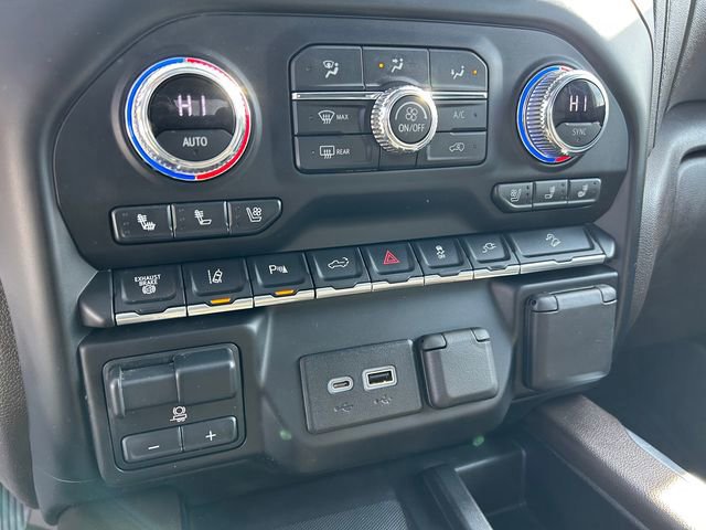 Used 2022 GMC Sierra 3500 Denali w/ Denali Ultimate Package AWD/4WD image 29