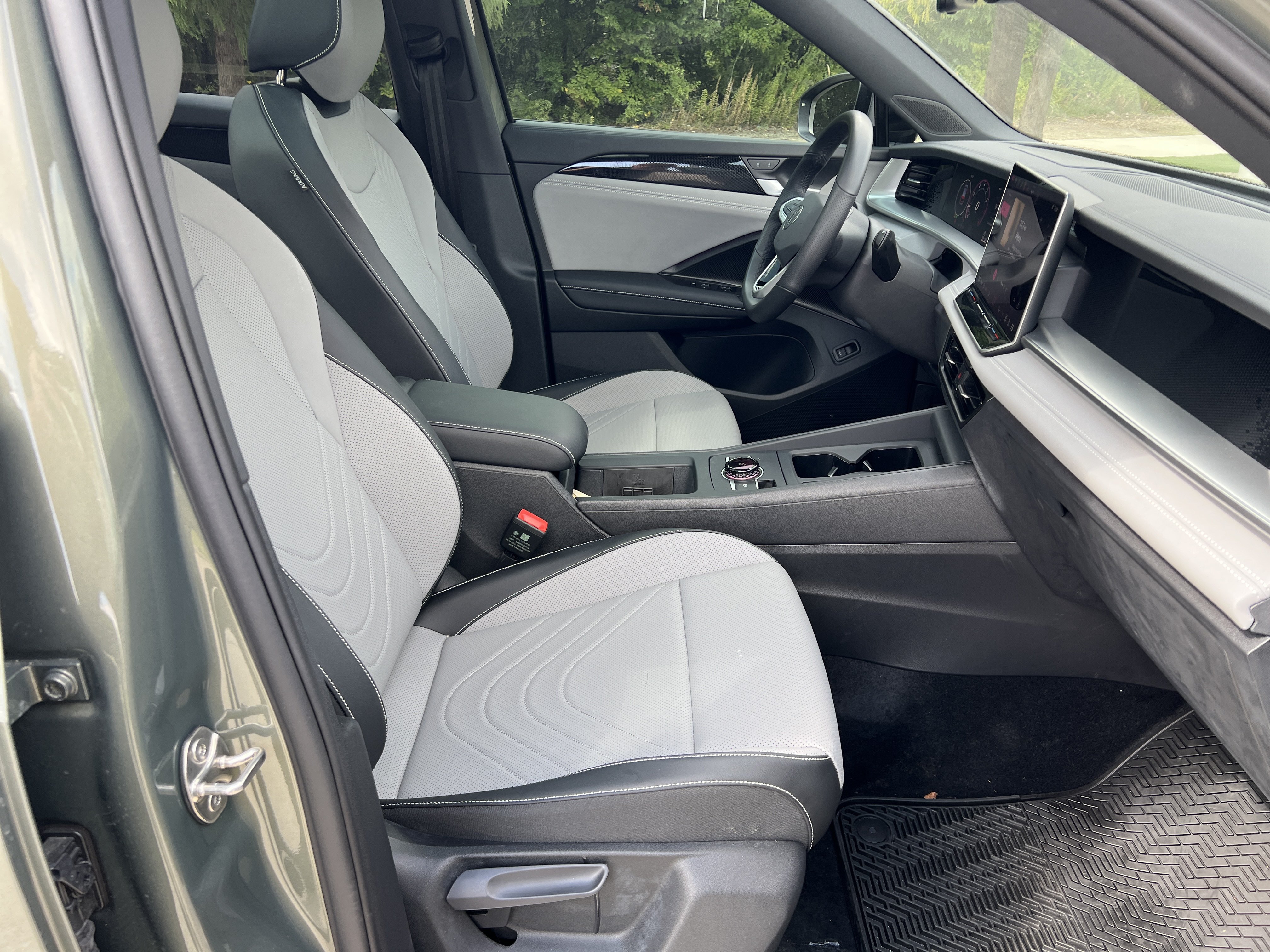 Certified 2026 Volkswagen Tiguan SE R-Line FWD image 26