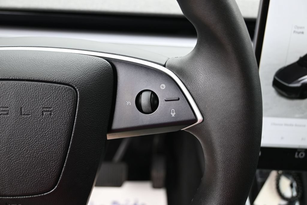 Used 2026 Tesla Model Y Long Range RWD image 18