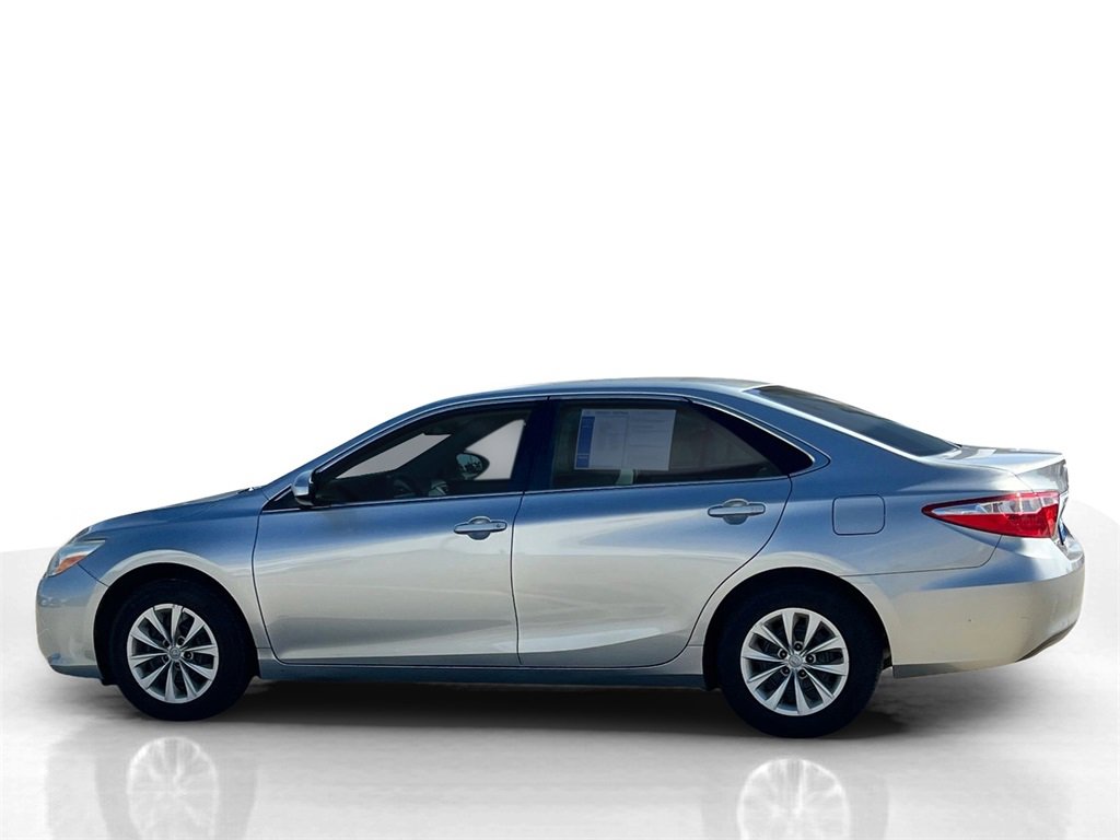 Used 2015 Toyota Camry LE image 8
