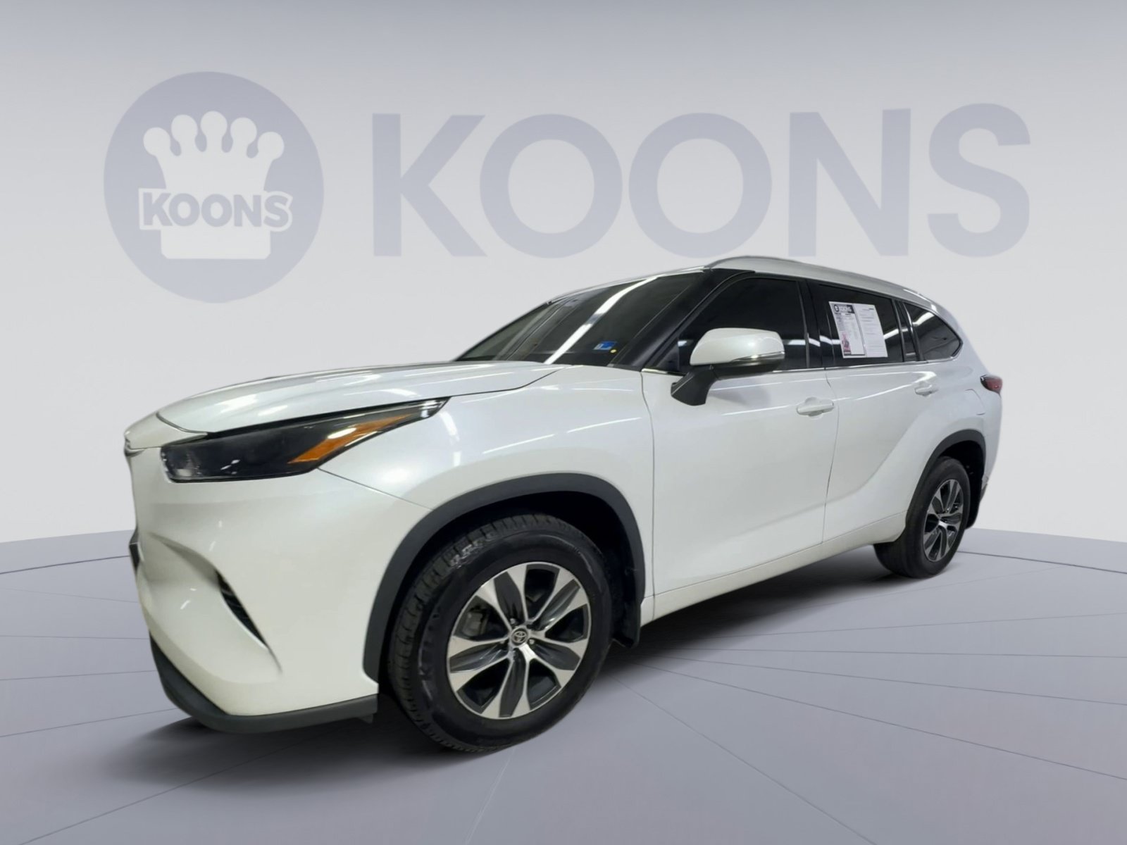 Used 2022 Toyota Highlander XLE AWD/4WD image 5