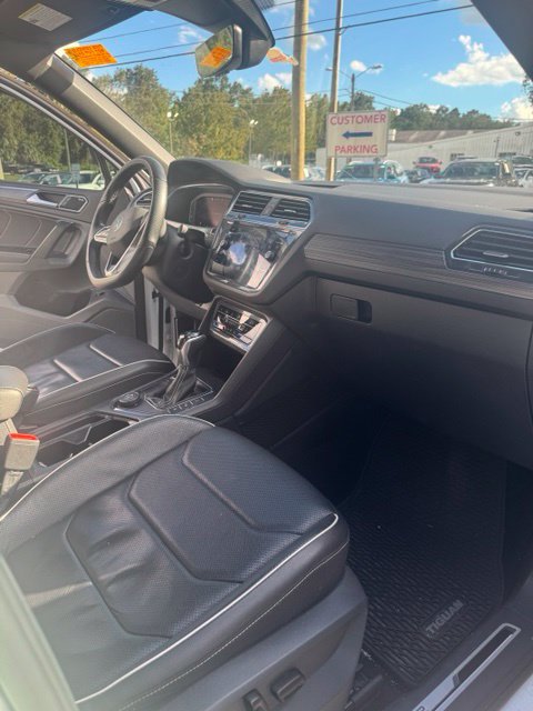 Used 2022 Volkswagen Tiguan SEL R-Line AWD/4WD image 16