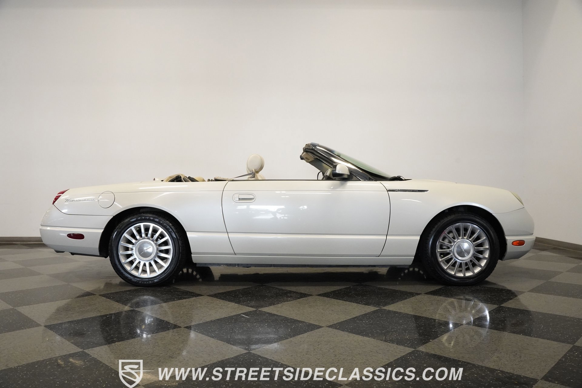 Used 2005 Ford Thunderbird 50th Anniversary image 23