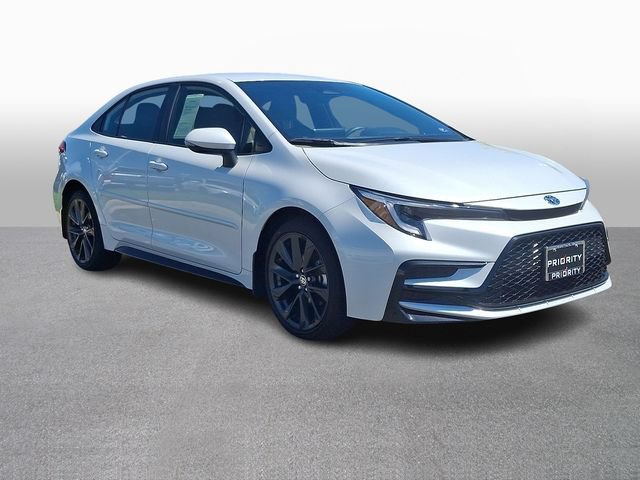 Used 2025 Toyota Corolla SE FWD image 3
