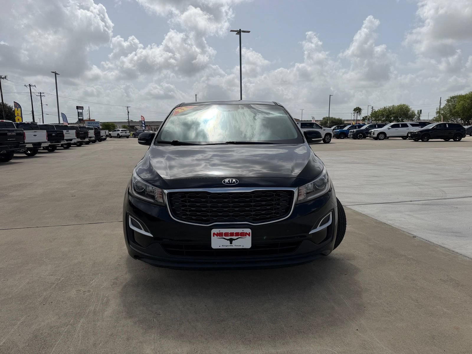 Used 2021 Kia Sedona LX FWD image 2