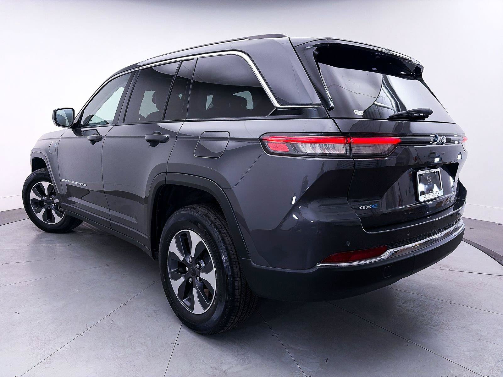 Used 2022 Jeep Grand Cherokee Limited 4xe AWD/4WD image 2