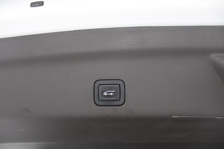 Used 2024 GMC Yukon SLT w/ SLT Luxury Package AWD/4WD image 15