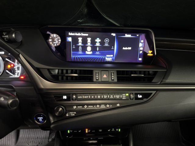 Used 2019 Lexus ES 300h w/ Accessory Package FWD image 3