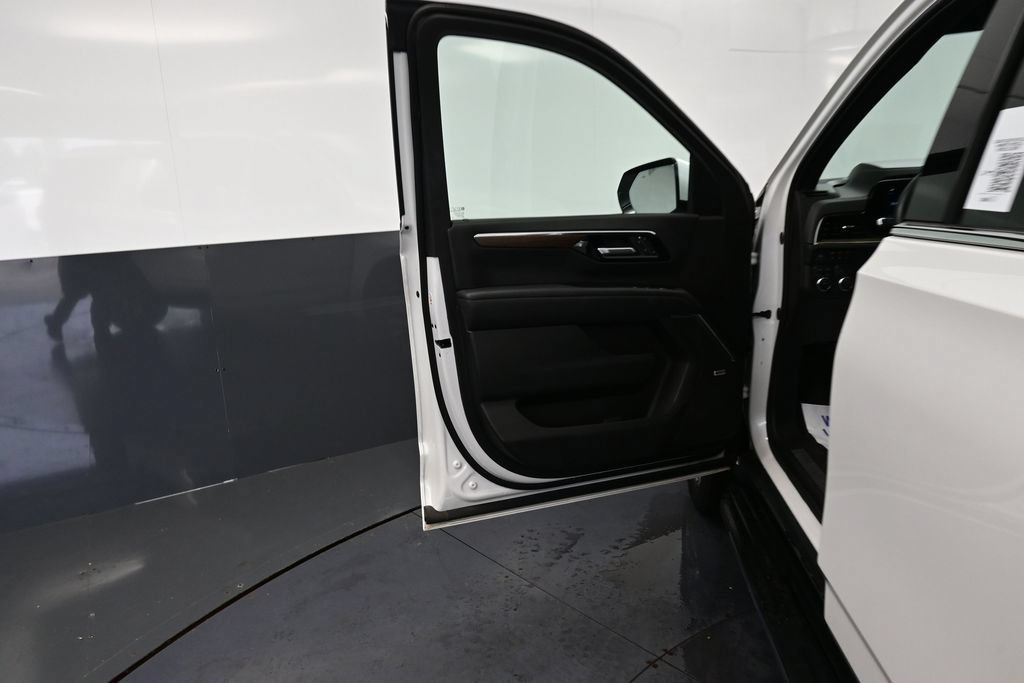 Used 2025 Chevrolet Suburban High Country AWD/4WD image 27